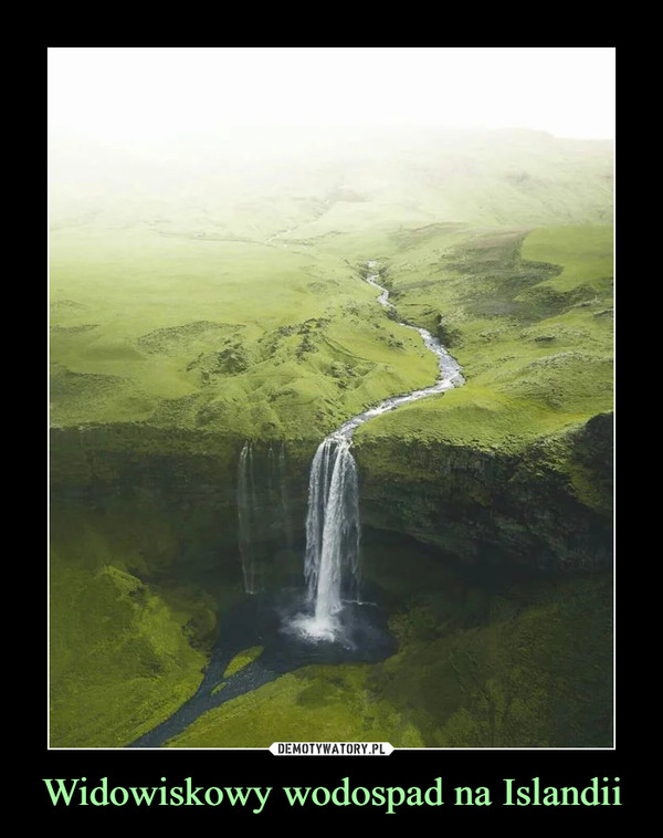 Widowiskowy wodospad na Islandii –  