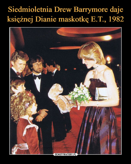 Siedmioletnia Drew Barrymore daje księżnej Dianie maskotkę E.T., 1982