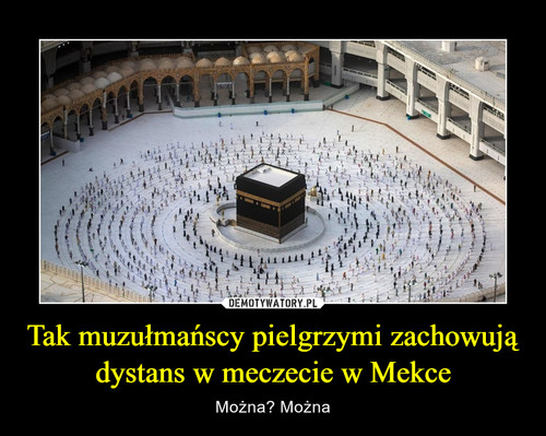 Tak muzułmańscy pielgrzymi zachowują dystans w meczecie w Mekce