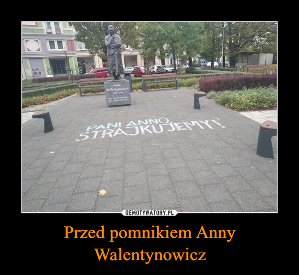 Przed pomnikiem Anny Walentynowicz