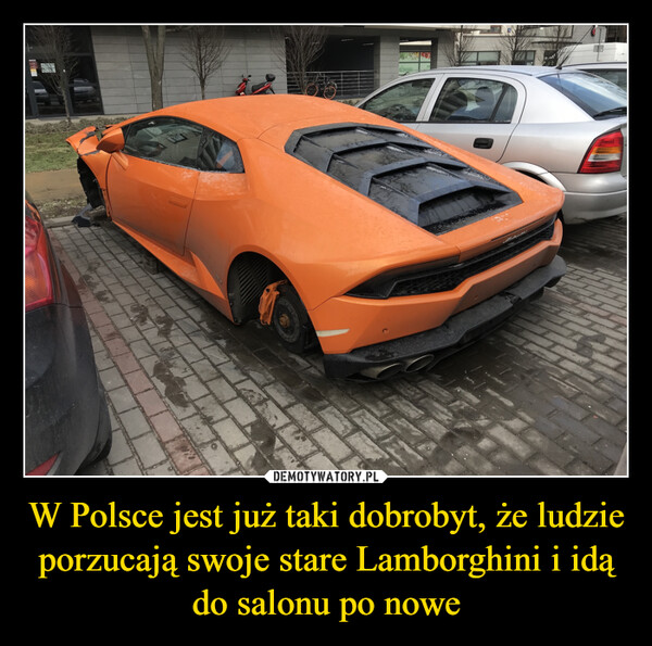 W Polsce jest już taki dobrobyt, że ludzie porzucają swoje stare Lamborghini i idą do salonu po nowe –  