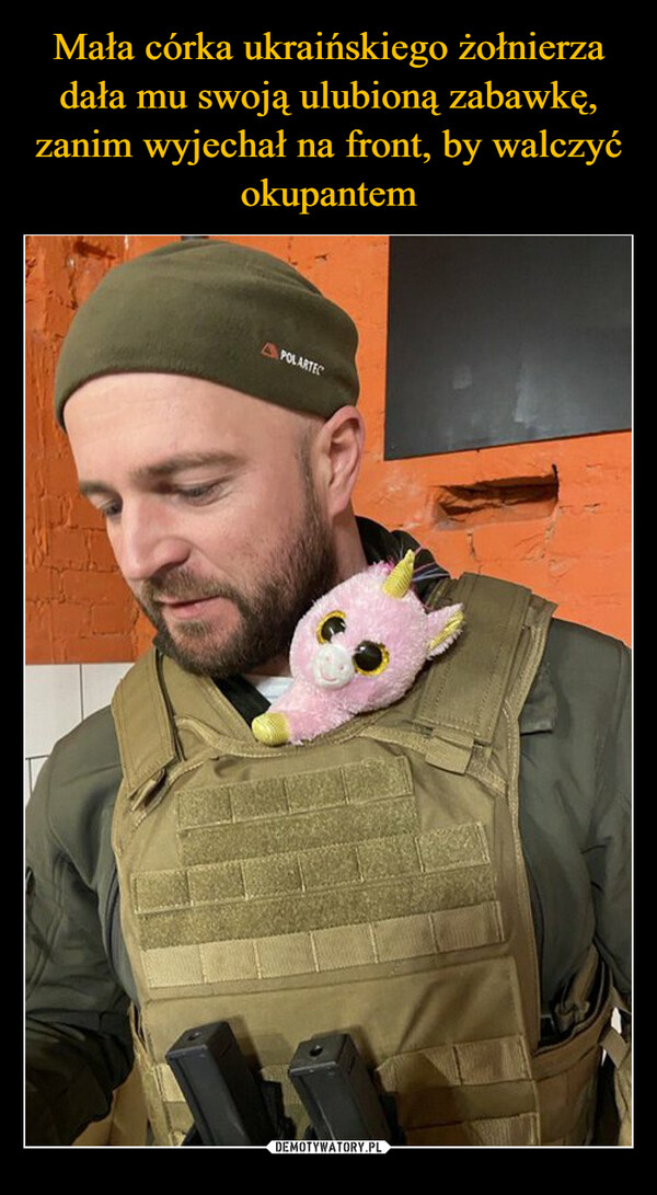 Mała córka ukraińskiego żołnierza dała mu swoją ulubioną zabawkę, zanim wyjechał na front, by walczyć okupantem