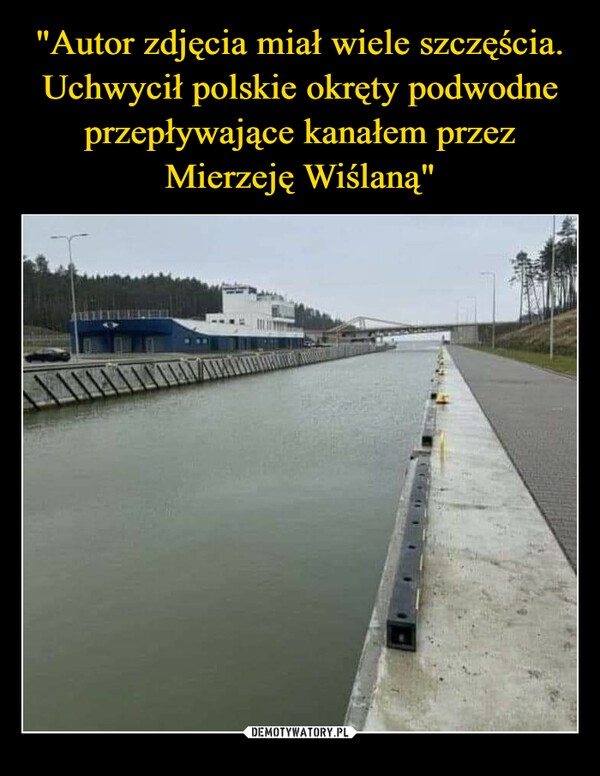 "Autor zdjęcia miał wiele szczęścia. Uchwycił polskie okręty podwodne przepływające kanałem przez Mierzeję Wiślaną"